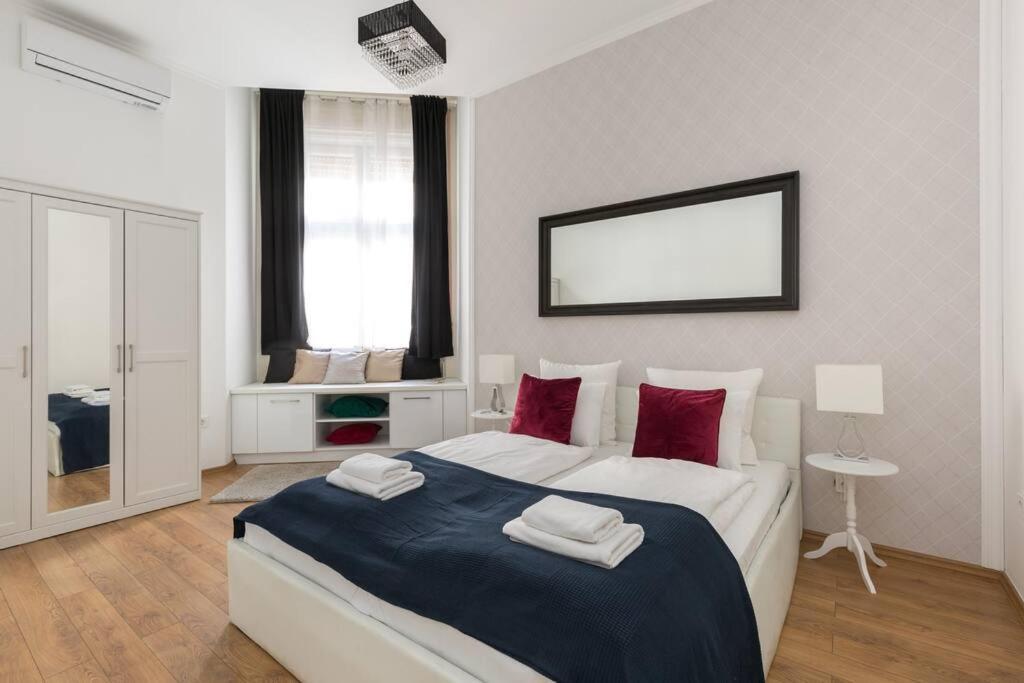 Grand Style&luxury In The Center - 3br With Balcony Apartament