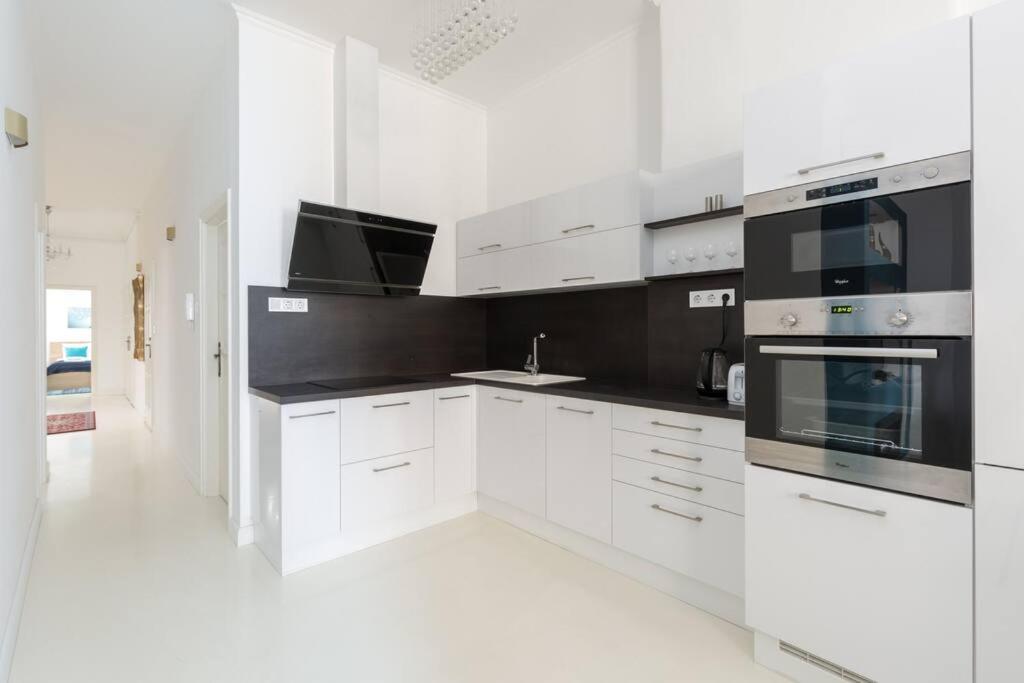 Grand Style&luxury In The Center - 3br With Balcony
